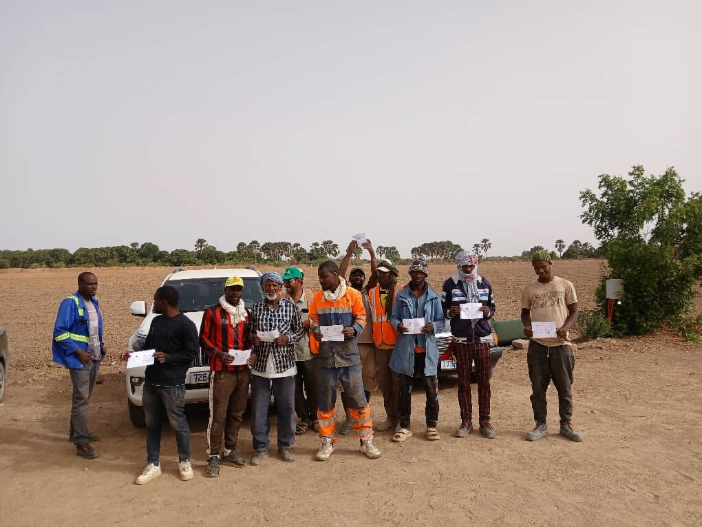 Remise de certificats de formation aux employés locaux - renforcement des capacités et reconnaissance des compétences